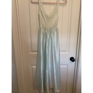 Vintage Nightgown Off White And Pale Pale Blue No Tag Size Small Beautiful
